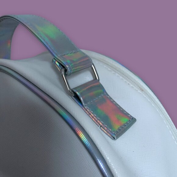 Elizabeth Arden NY Semi-Circle Leather Holographic Makeup Beauty Bag in White - Picture 6 of 7